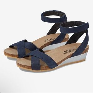 NEW NAOT WAND Women’s Sandle Size 40 (9/9.5) New Blue Leather Retail $143